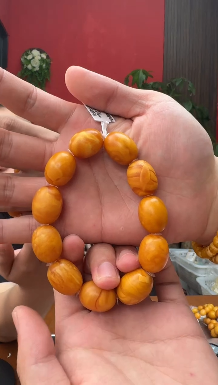 未镶嵌琥珀珠宝奇石180