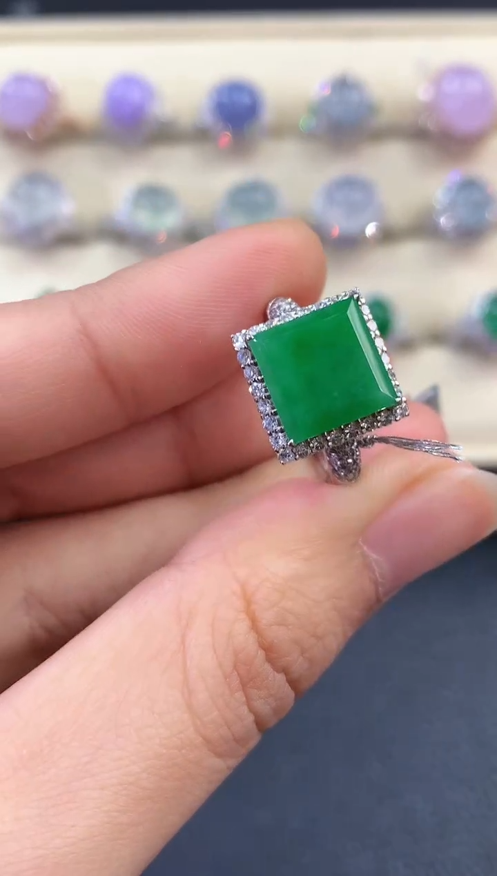 【闪购商品】翡翠戒指18K金镶嵌 B130