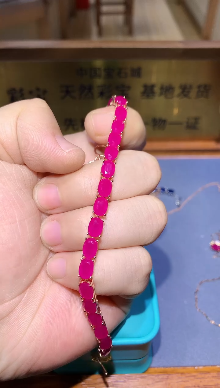 【闪购商品】红宝石手链银S925镶嵌........