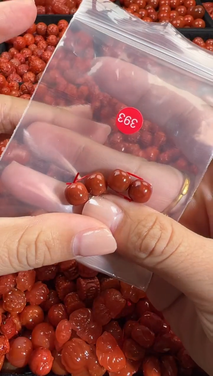 颈饰未镶嵌南红玛瑙1