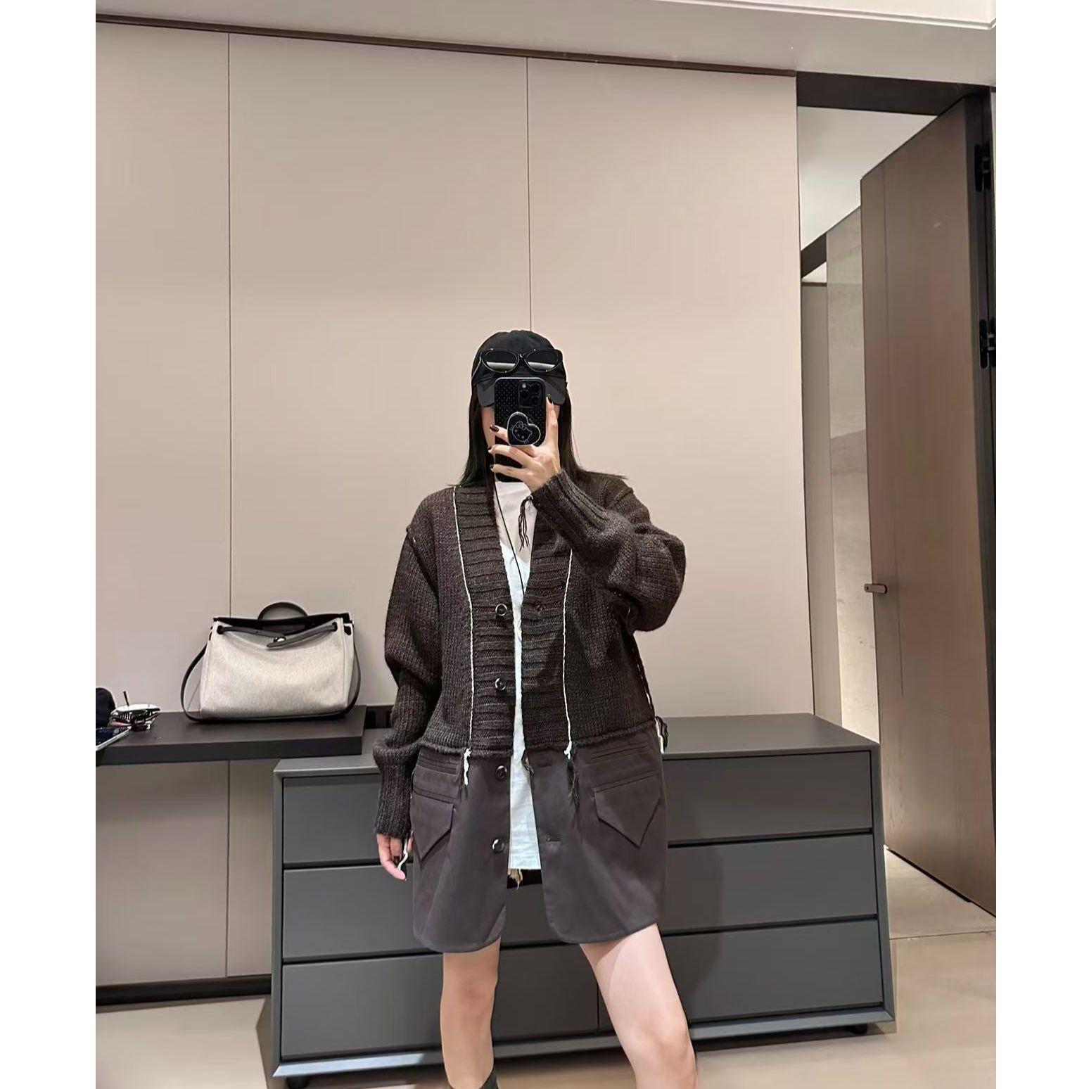 M6 巧克力V领开衫