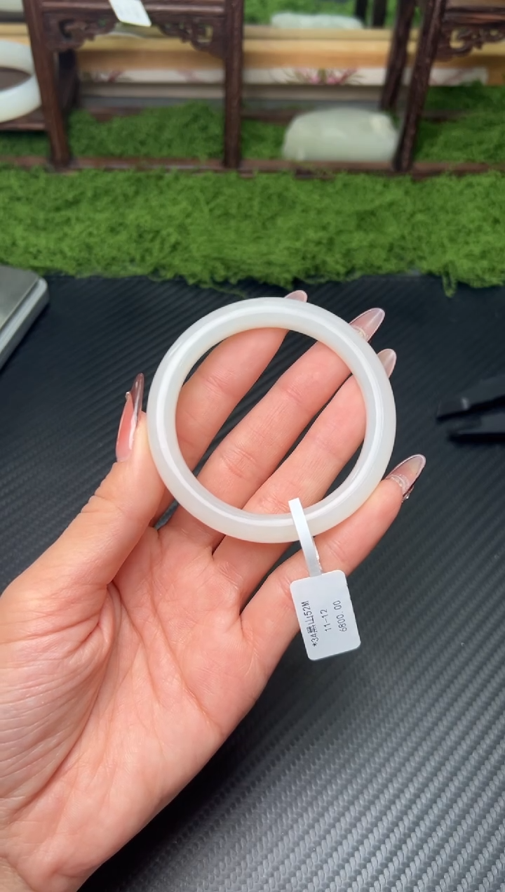 未镶嵌手镯和田玉黑山微色差53M