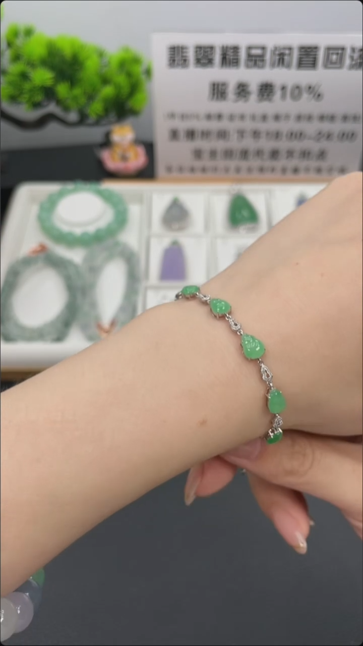 翡翠18K金镶嵌颈饰天然缅甸A货翡翠18k金镶嵌吊坠