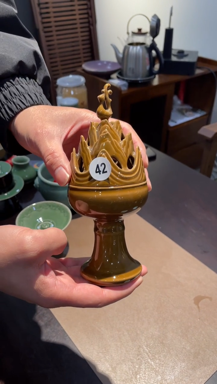 上**?42窑承青瓷博山炉