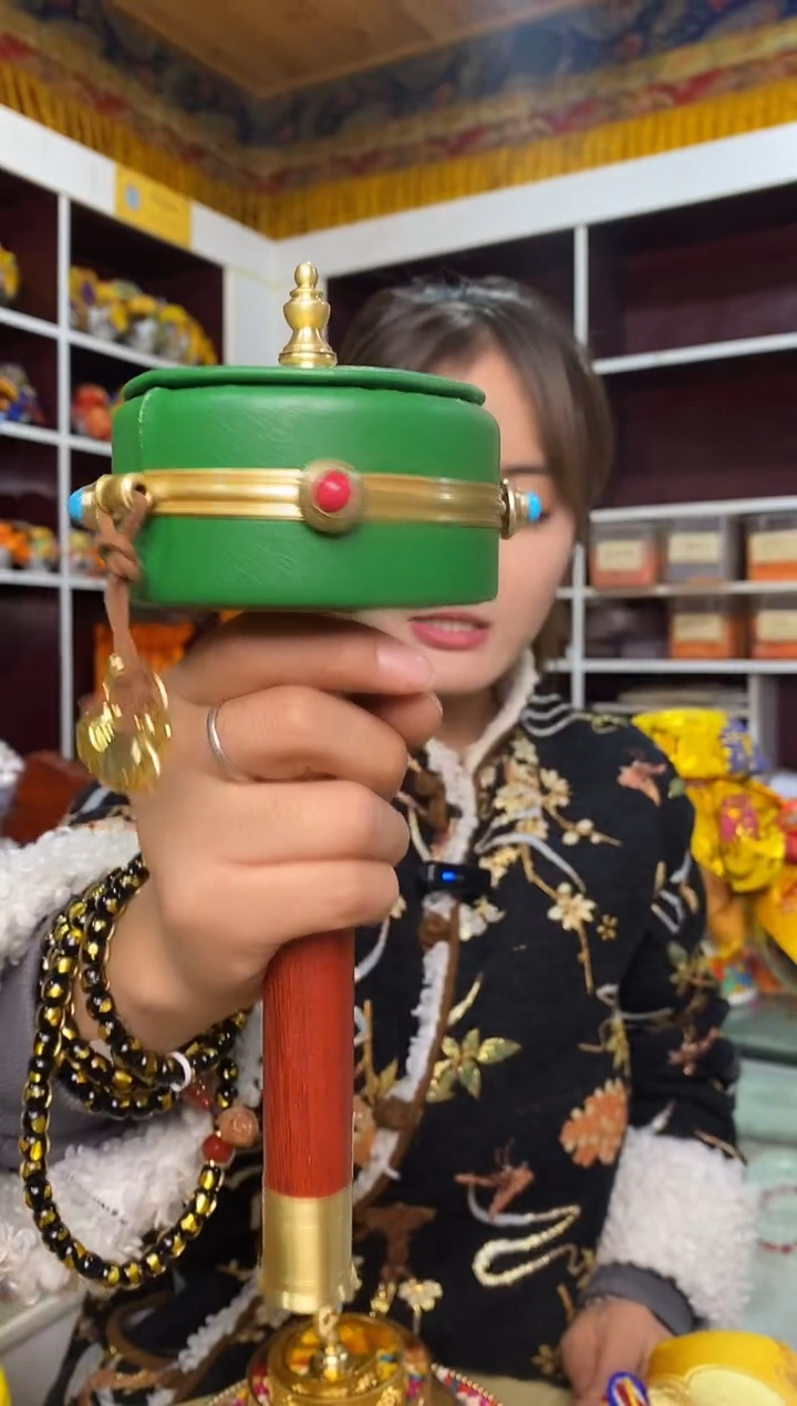 【闪购商品】泥塑绿妈妈手摇转筒-