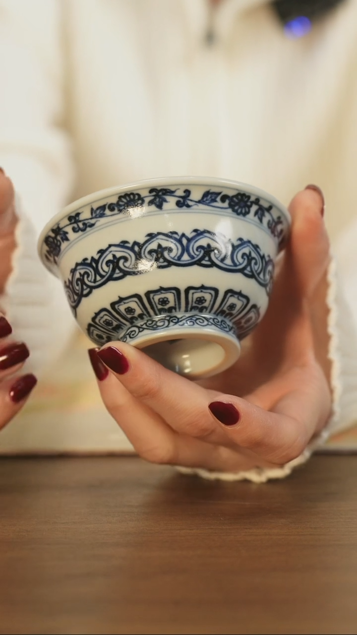 【闪购商品】景德镇手工青花宝相大压手杯