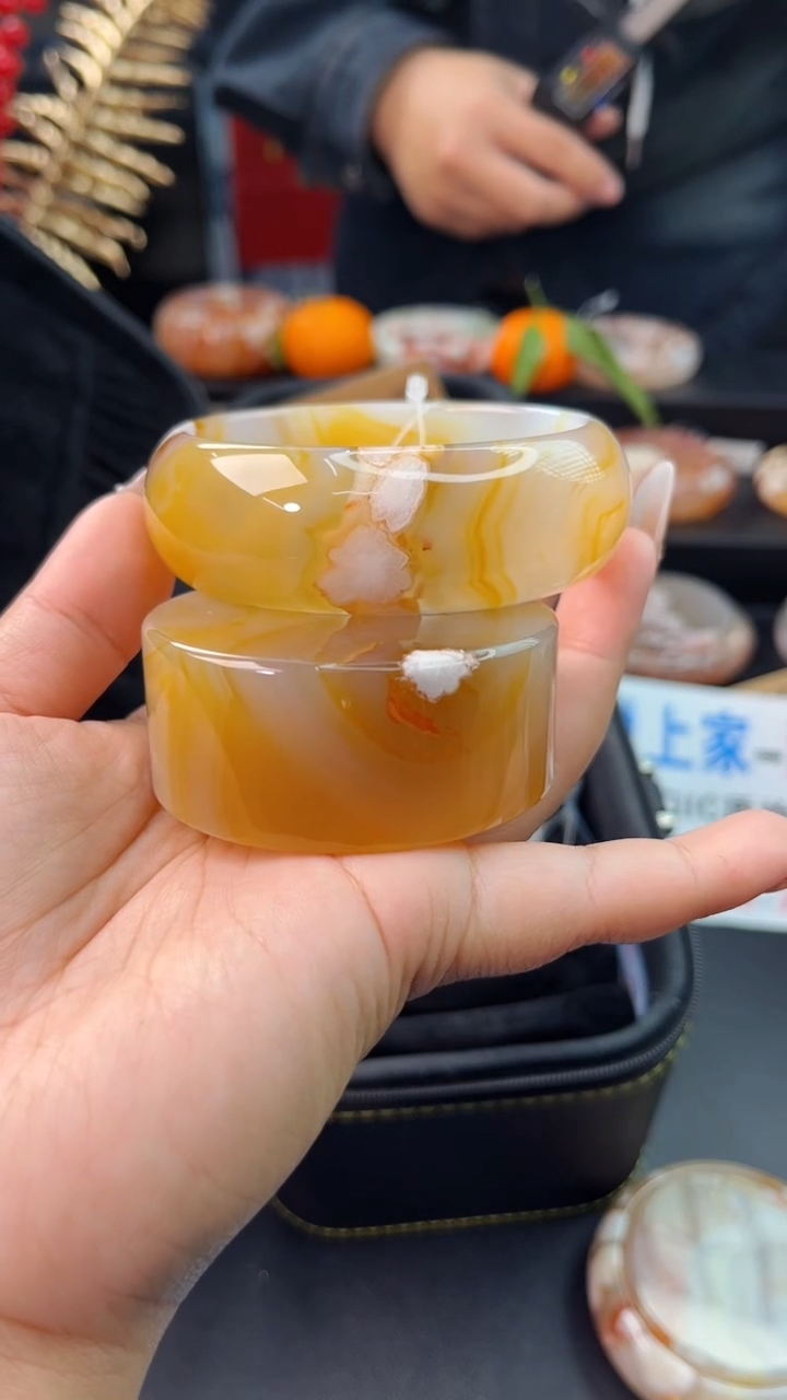 【闪购商品】石英质玉手镯未镶嵌赠送镯心（60圈口）