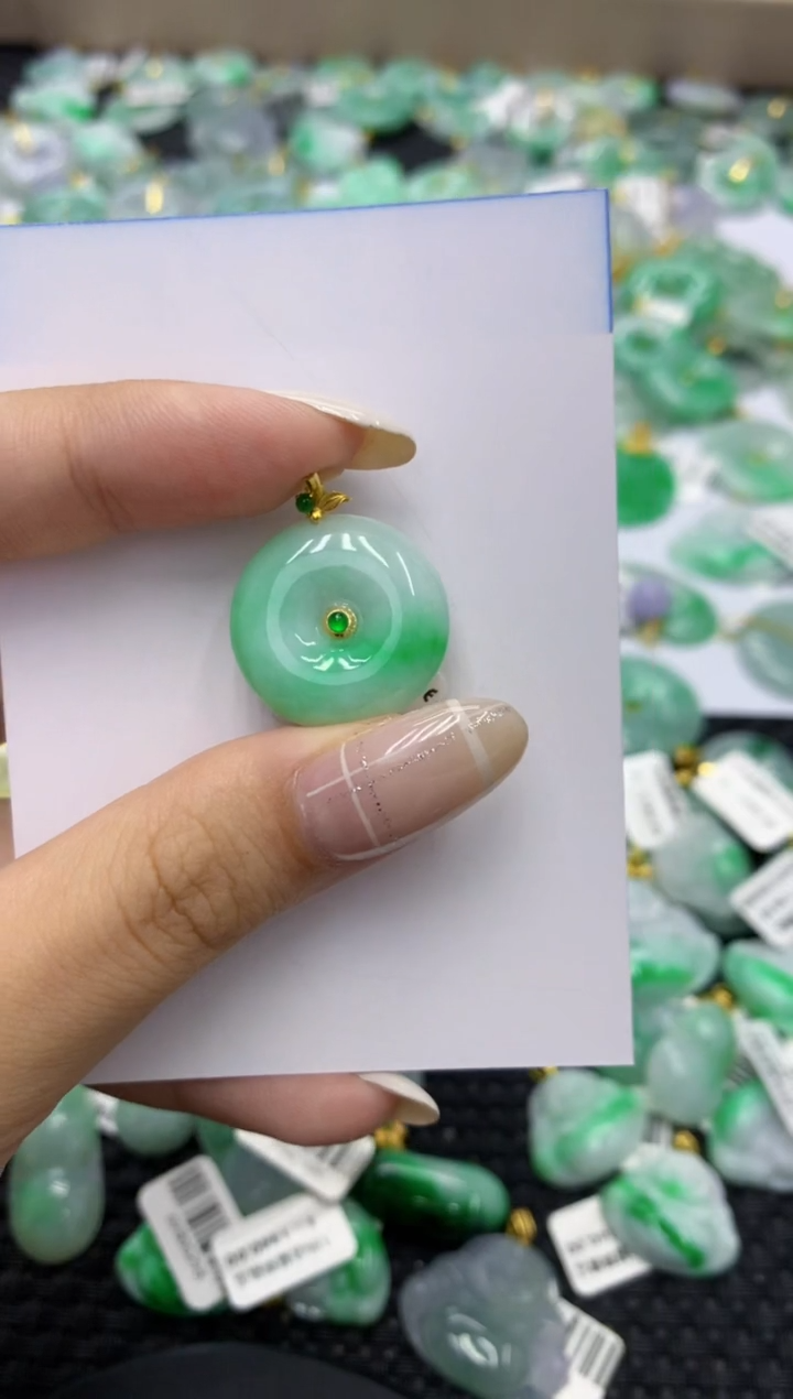 翡翠18K金镶嵌颈饰天然缅甸翡翠A货