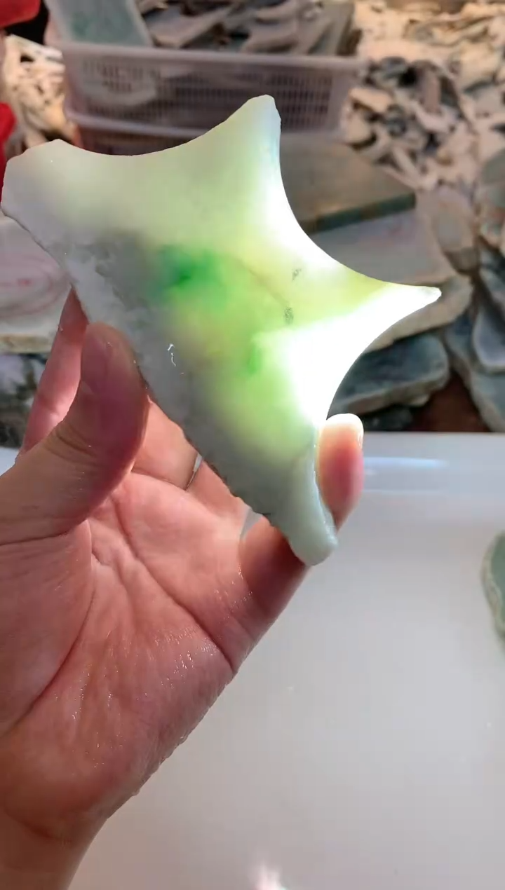 翡翠未镶嵌挂件0朱0翡翠珠宝490