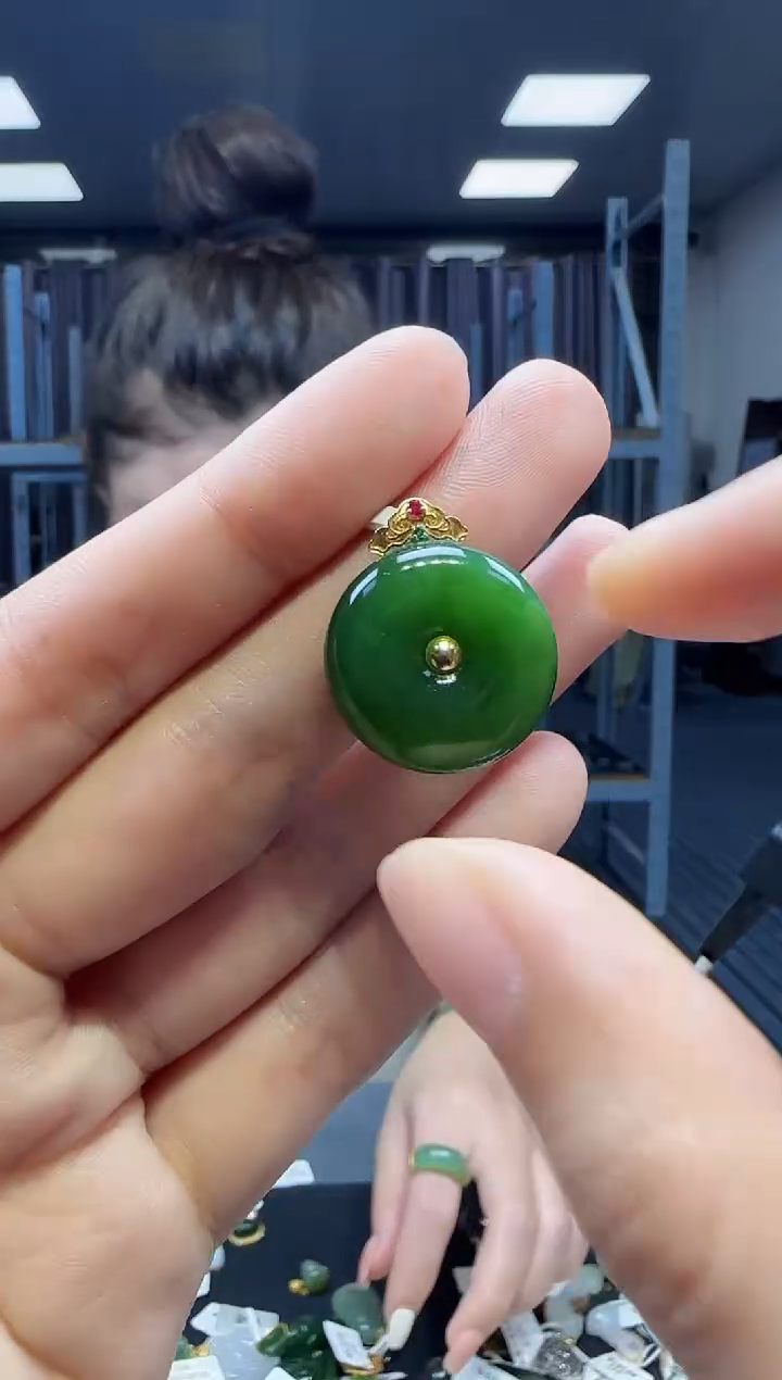 和田玉18K金镶嵌挂件1