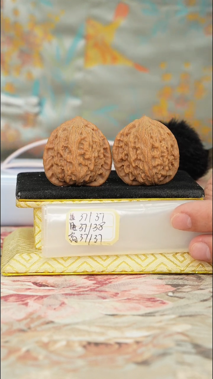 【闪购商品】文玩核桃把件罗家沟