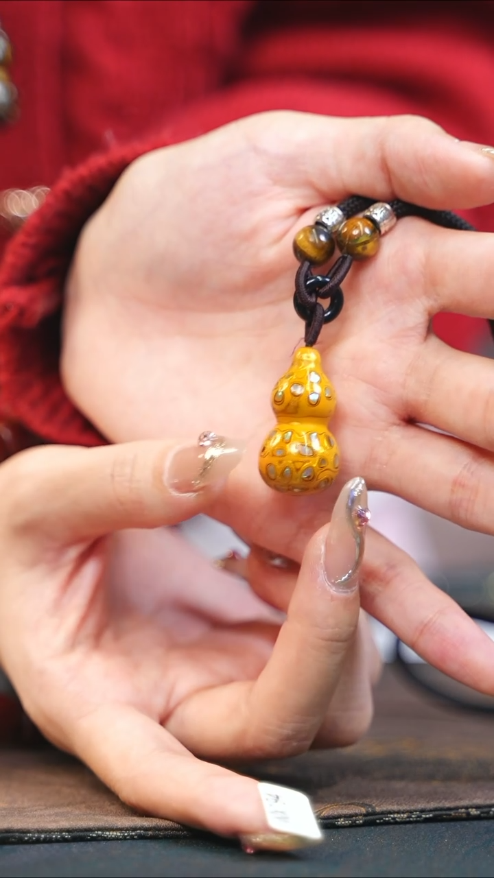 【闪购商品】金黄大漆紫光檀螺钿小脖挂