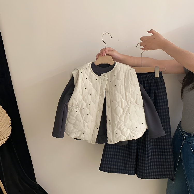 韩版女童冬季2025加绒花边打底衫波点夹棉马甲加绒格子裤三件套潮