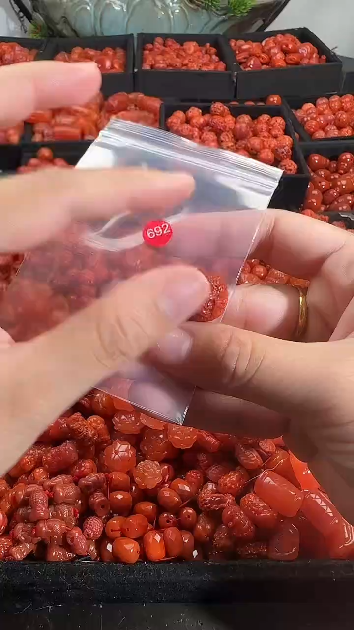颈饰未镶嵌南红玛瑙1