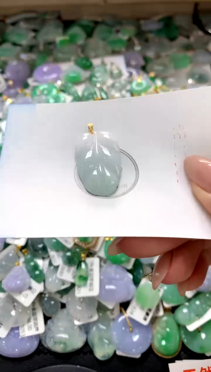 颈饰18K金镶嵌翡翠1111111111111111