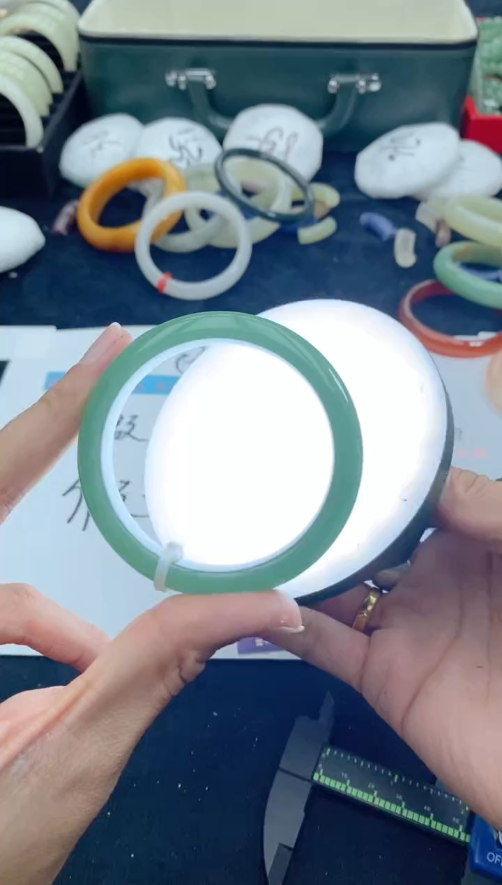 【闪购商品】石英质玉手镯未镶嵌74+54-55