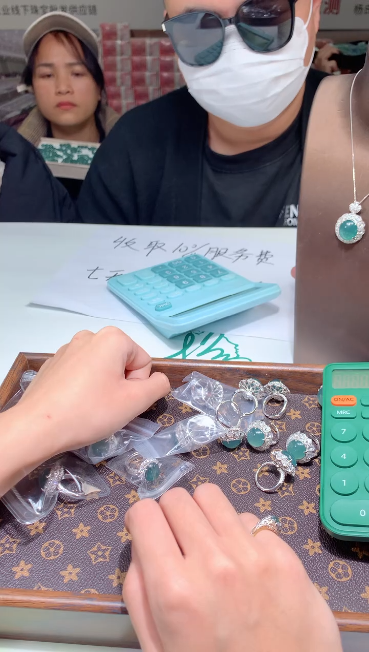 【闪购商品】翡翠吊坠(不含链)未镶嵌天然A货翡翠-多样性发货