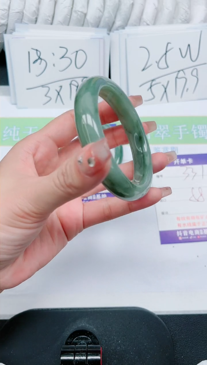 【闪购商品】石英质玉手镯未镶嵌331