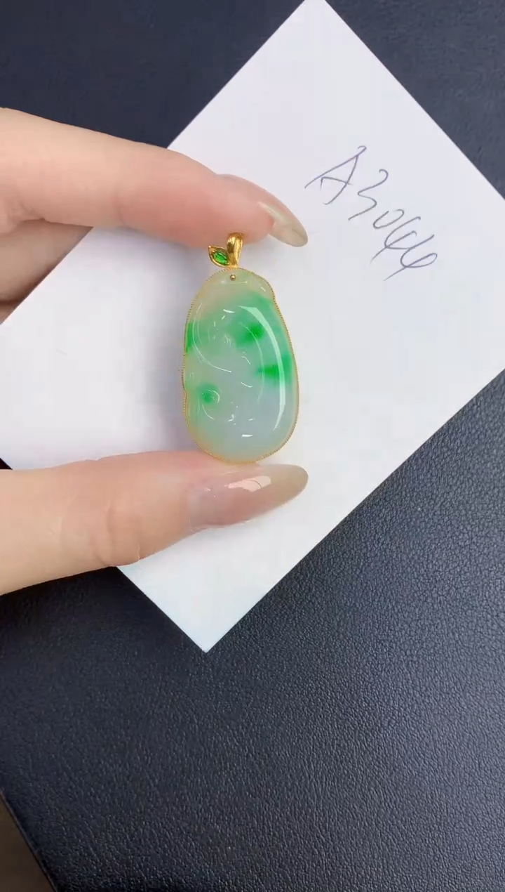 翡翠18K金镶嵌颈饰缅甸天然翡翠A货