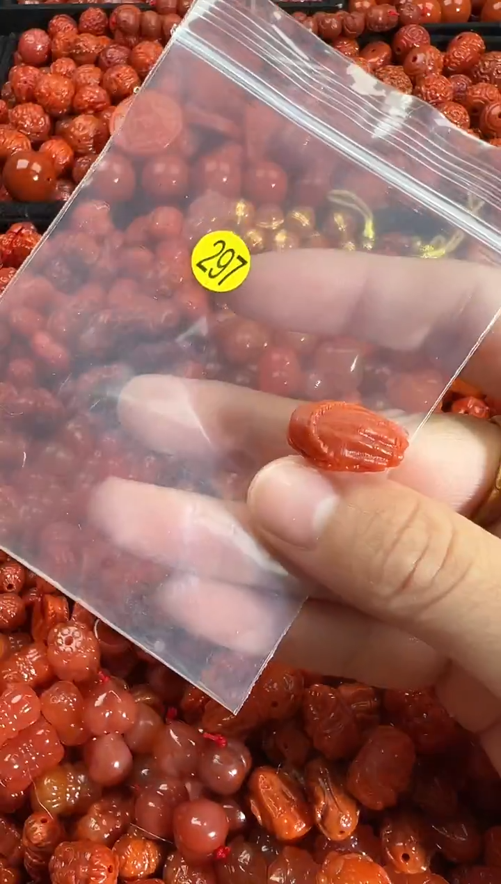 颈饰未镶嵌南红玛瑙1