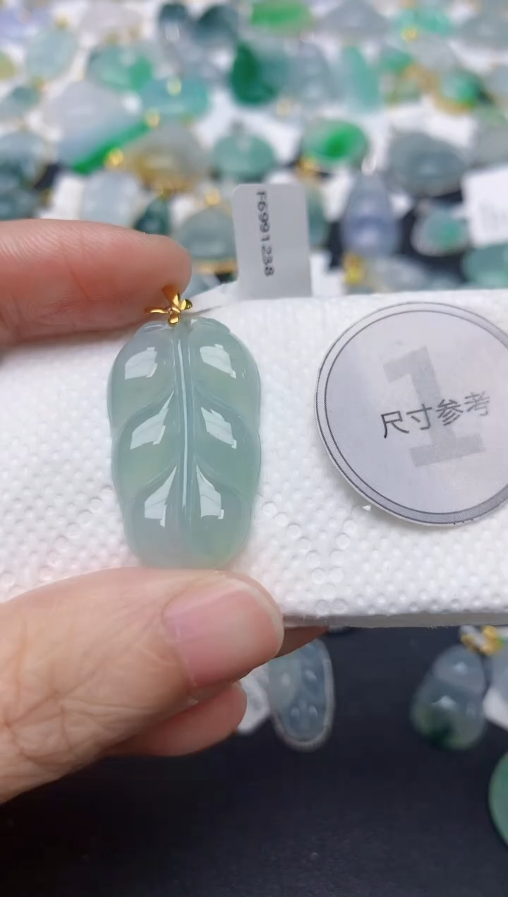 颈饰18K金镶嵌翡翠天然缅甸A货翡翠