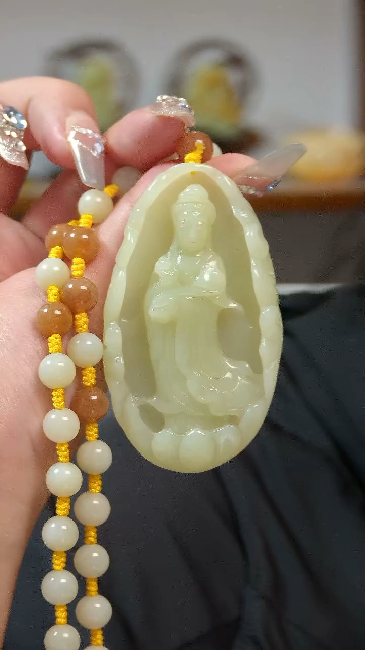 和田玉未镶嵌颈饰观音