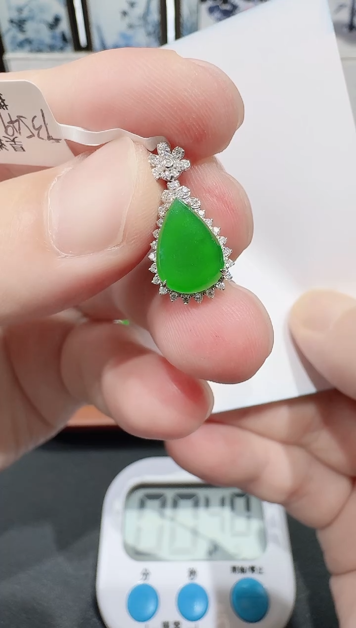 颈饰18K金镶嵌翡翠寄售回流，不退不换