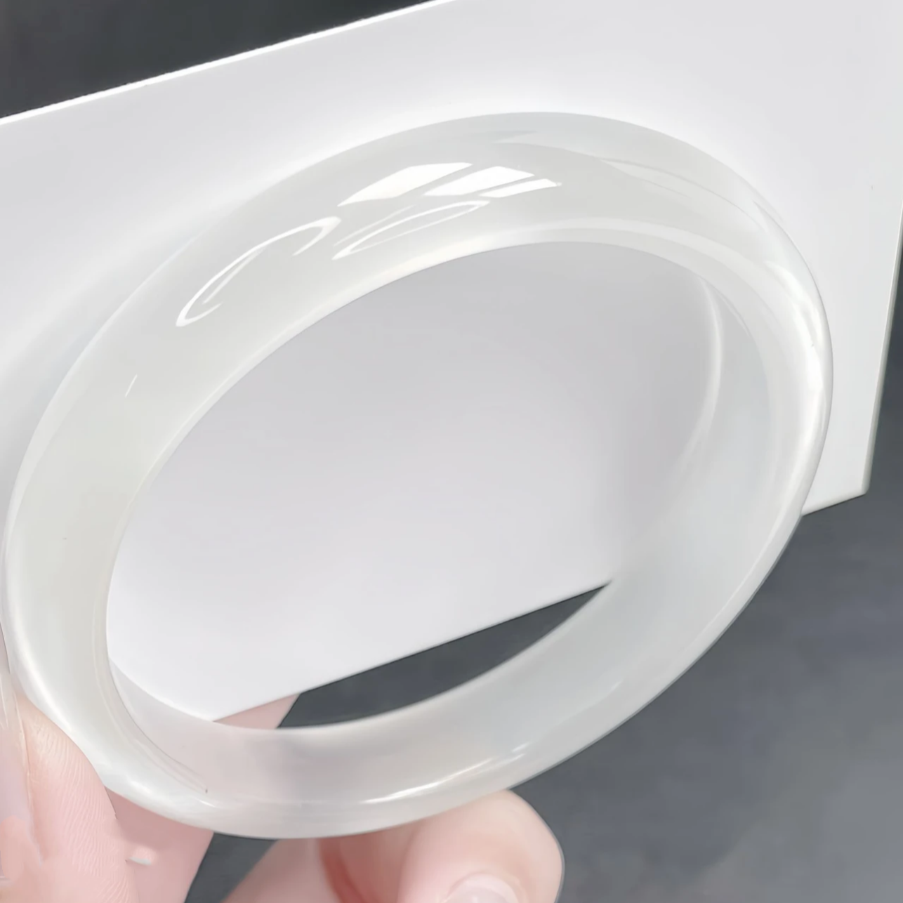 61圈口白月光手镯优雅简约冰透款