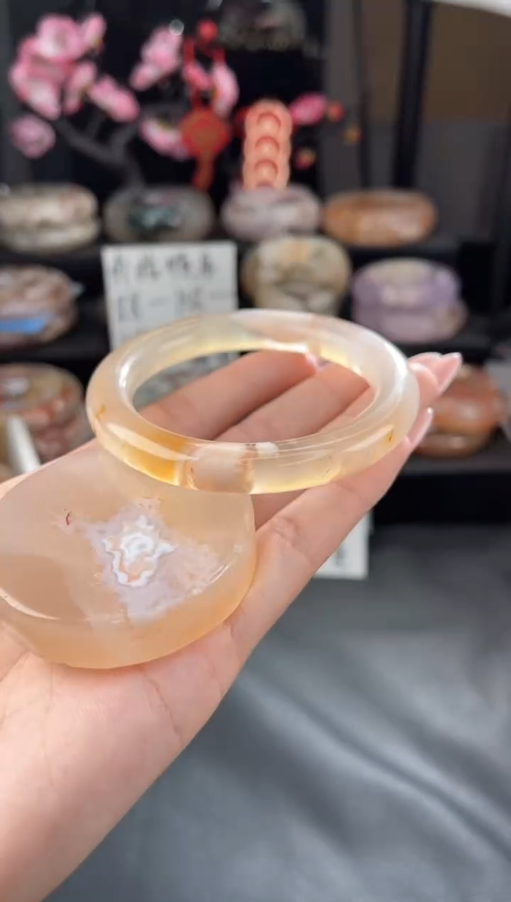 【闪购商品】石英质玉手镯未镶嵌55