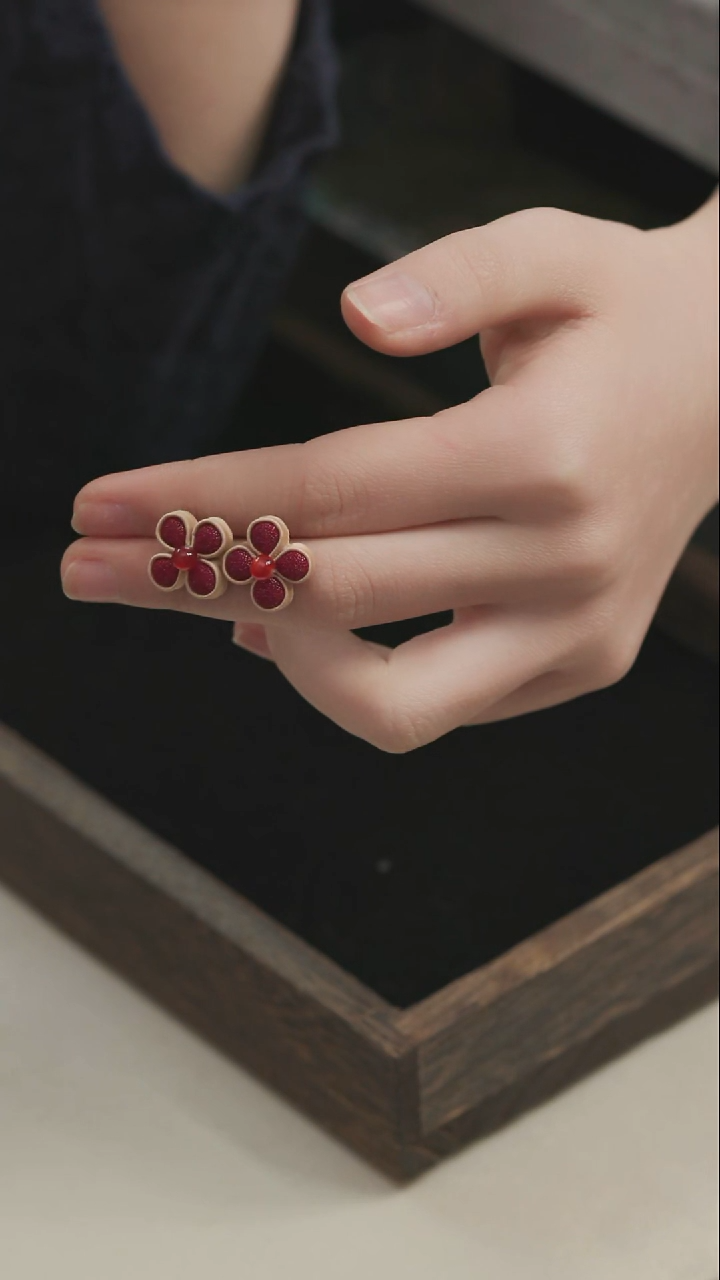 刺绣湘传礼盘扣耳饰