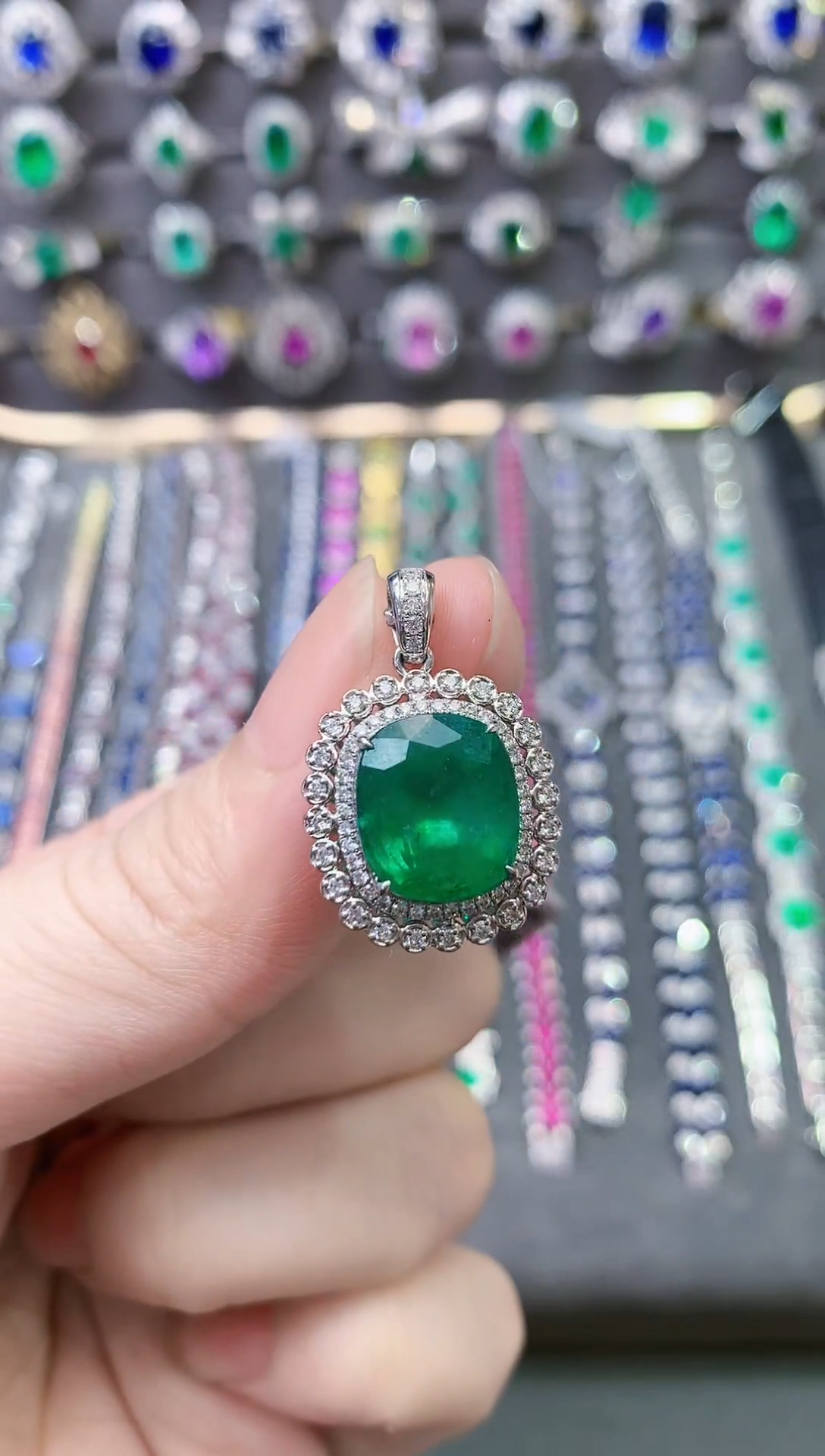 【闪购商品】祖母绿吊坠18K金镶嵌1