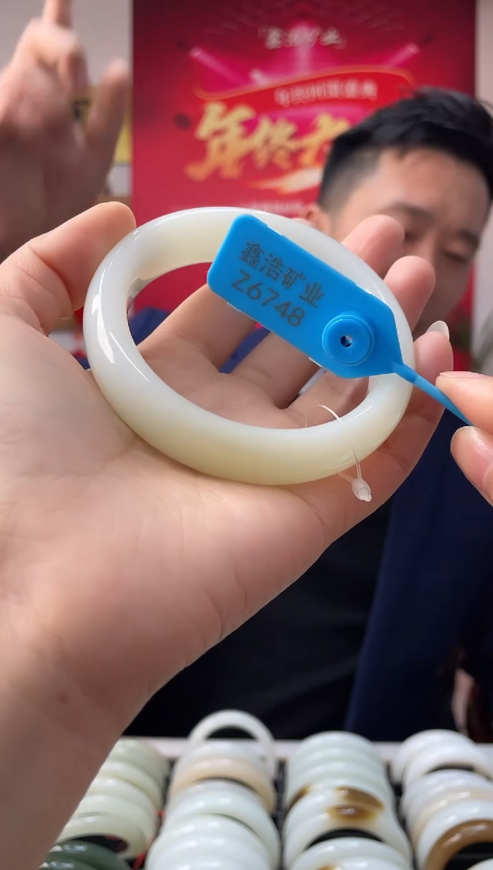 【闪购商品】和田玉手镯未镶嵌且末金山矿糖白 Z6748 圈口60