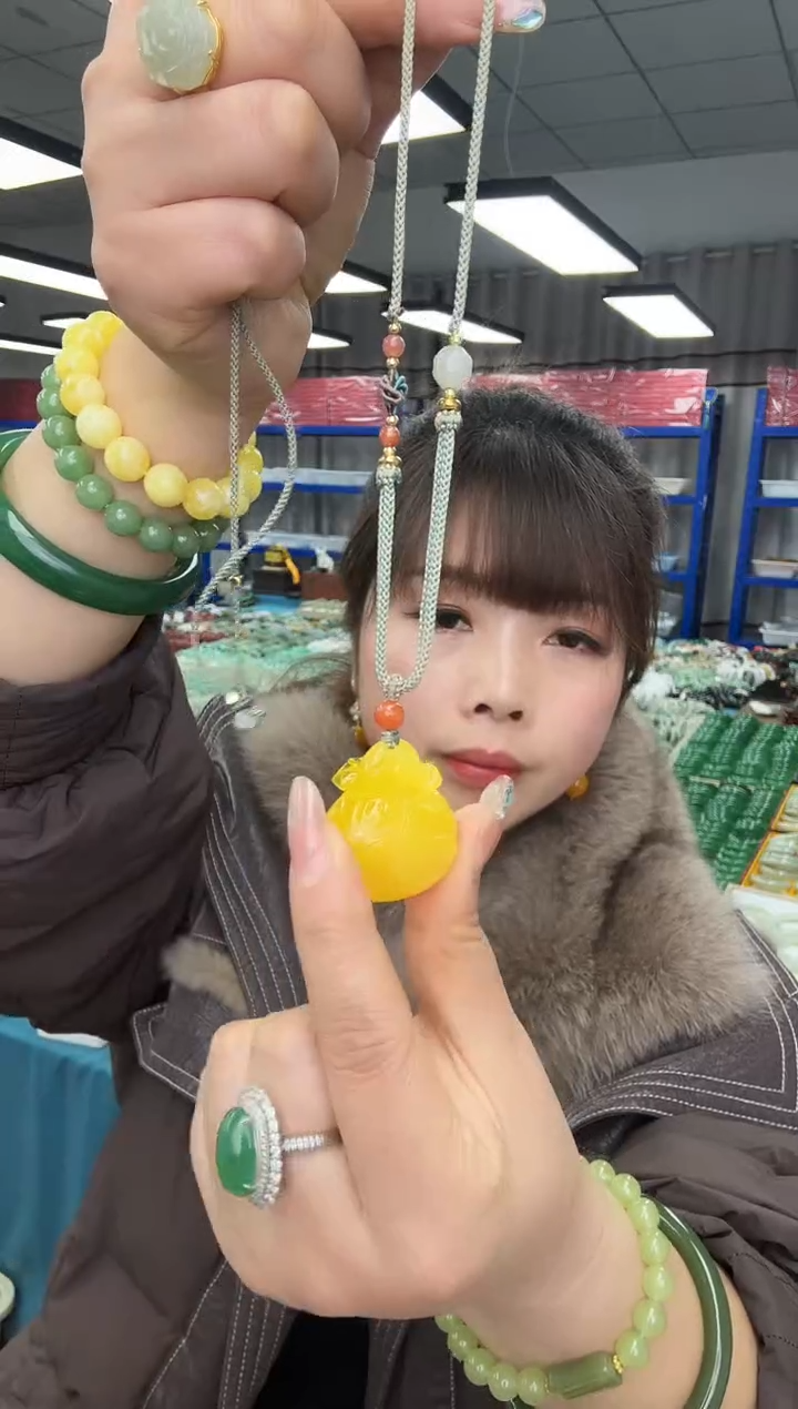 蜜蜡颈饰未镶嵌鸡油黄钱袋子