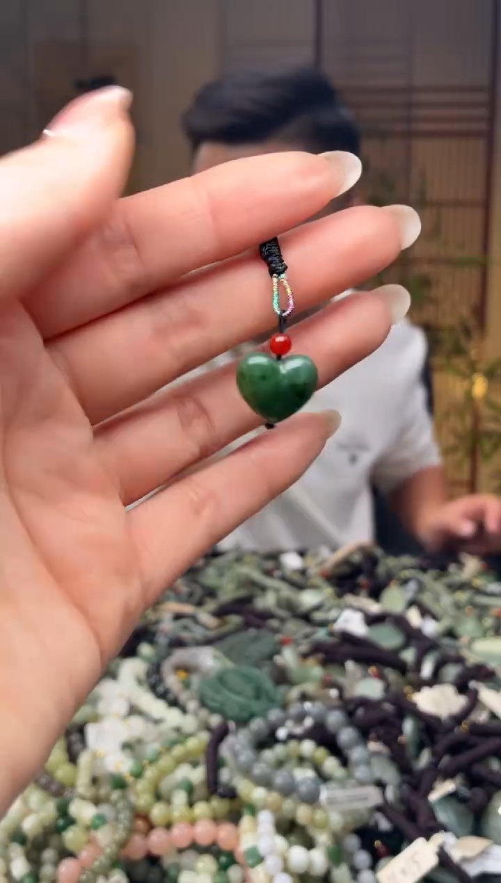 颈饰未镶嵌和田玉多样性发货，拍一发一