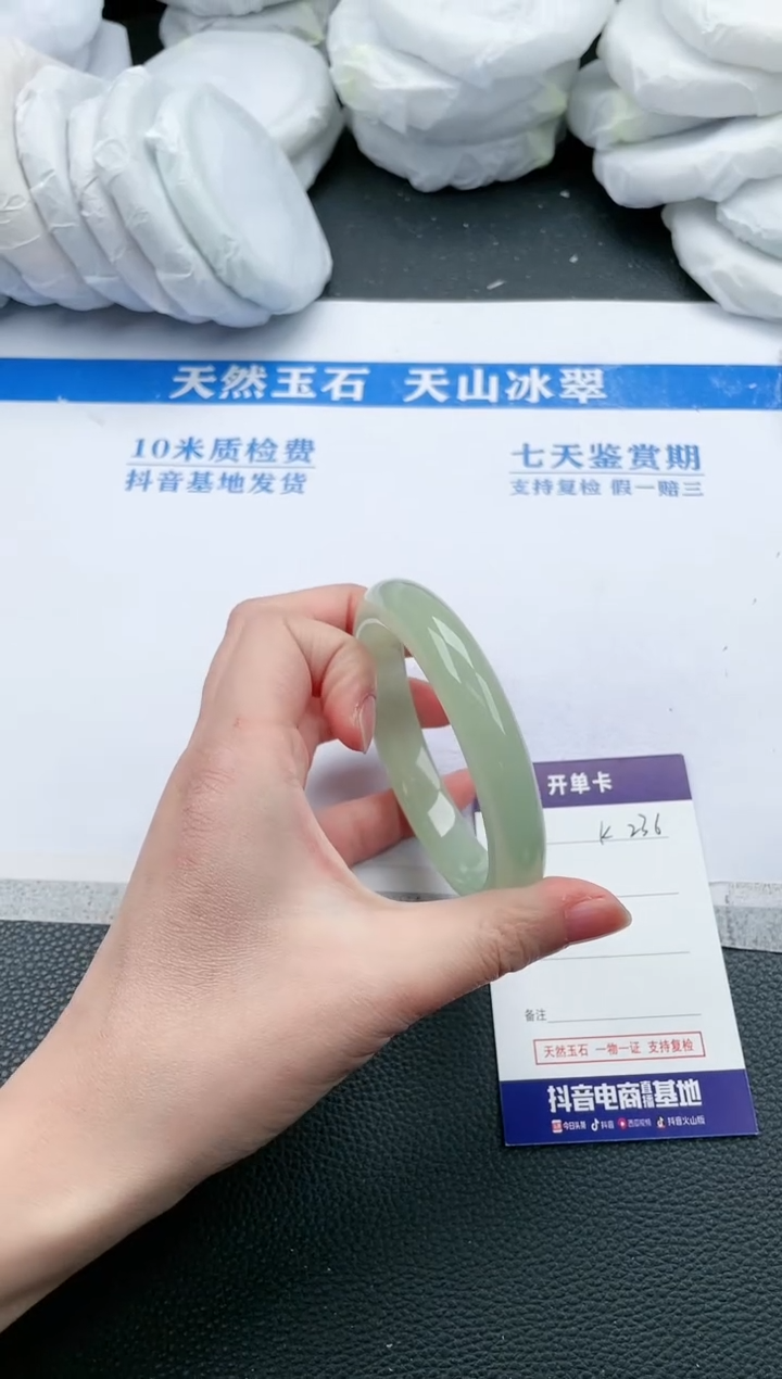 【闪购商品】石英质玉手镯未镶嵌K236