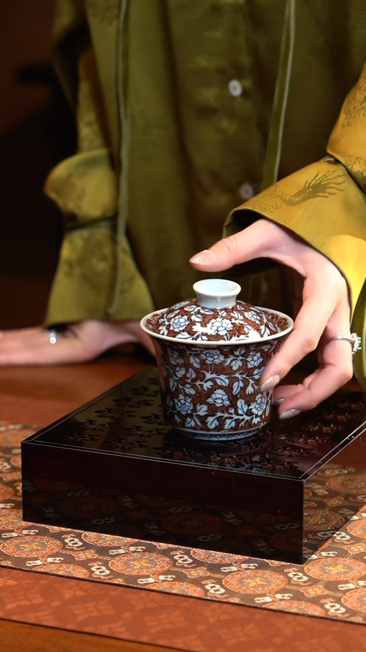 【闪购商品】L元邑青花混底釉里红牡丹盖碗