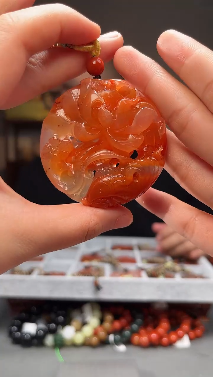 颈饰未镶嵌南红玛瑙吊坠