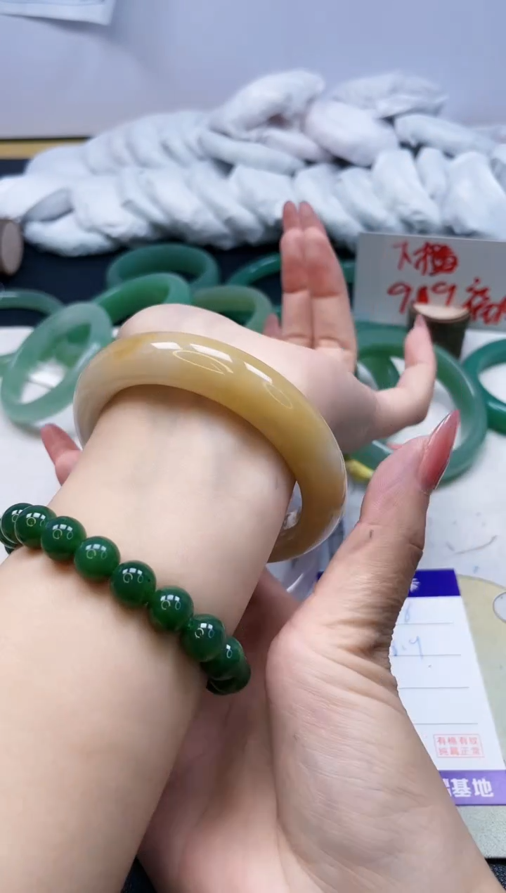 【闪购商品】石英质玉手镯未镶嵌388/58.9