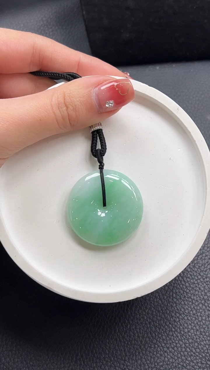 【闪购商品】翡翠颈饰未镶嵌平安扣
