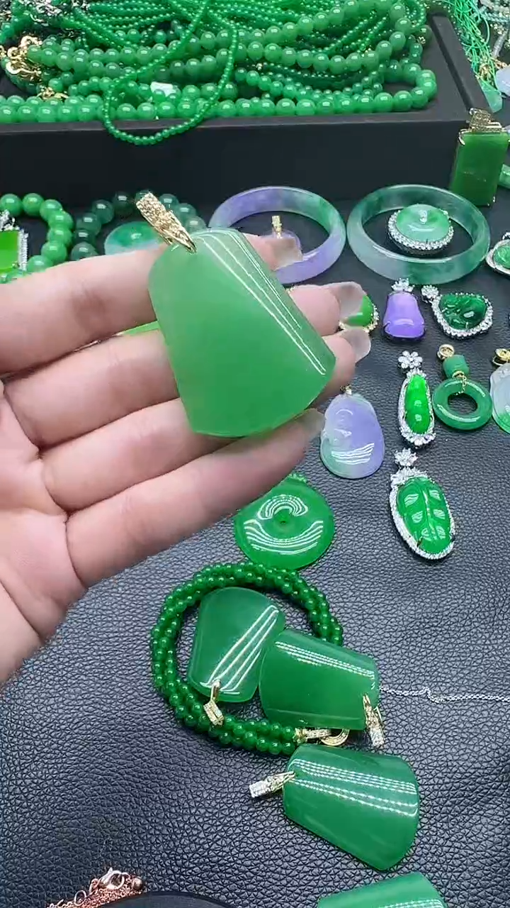 翡翠未镶嵌颈饰厚梯形无事牌裸