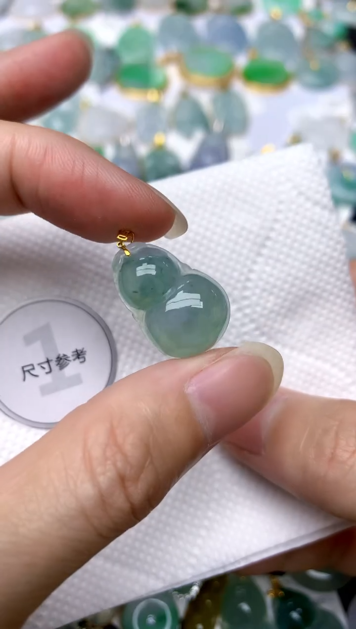 颈饰18K金镶嵌翡翠天然A货翡翠