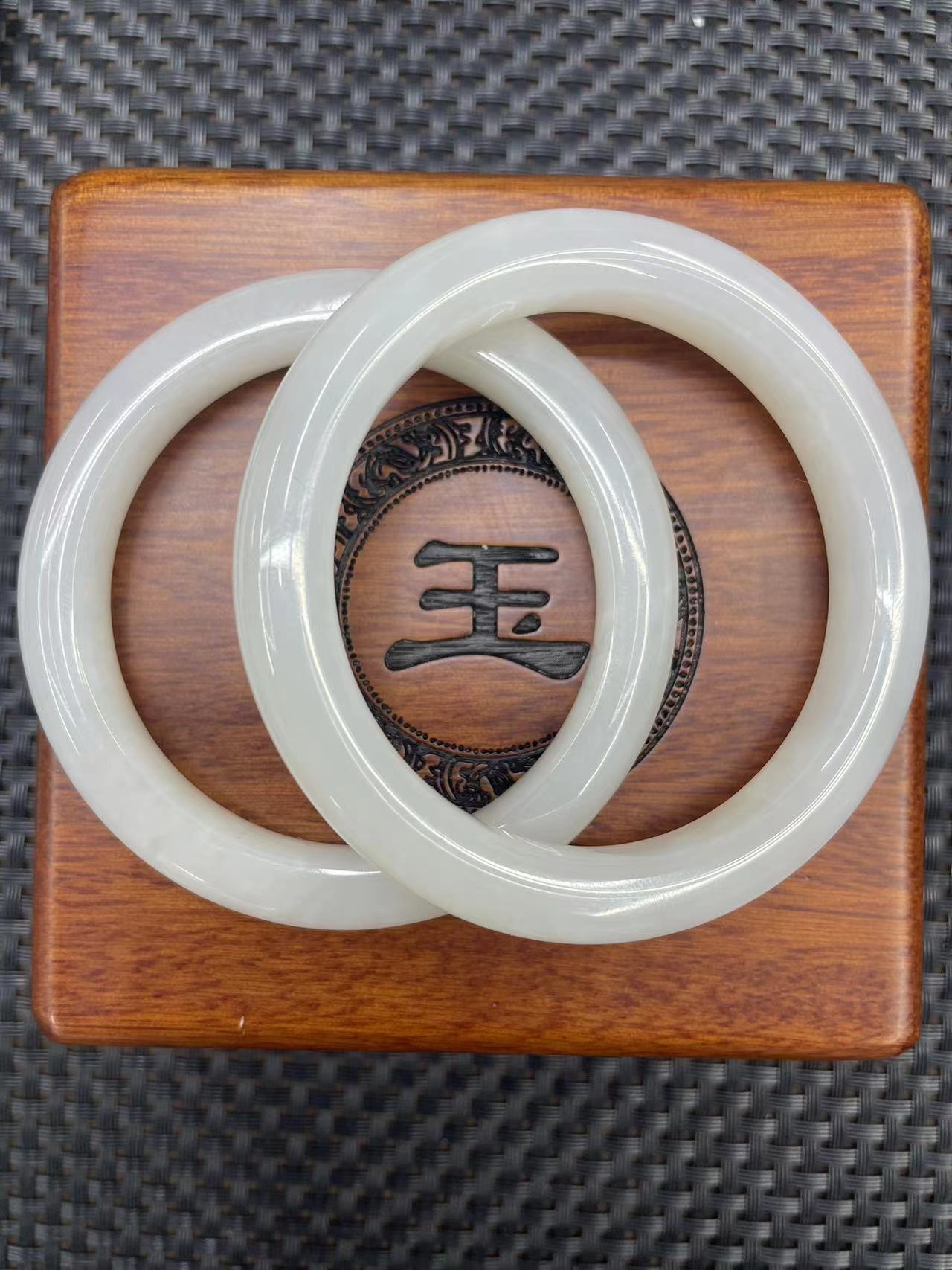 和田玉手镯OF（颜色微区多样性发货拍一发一）