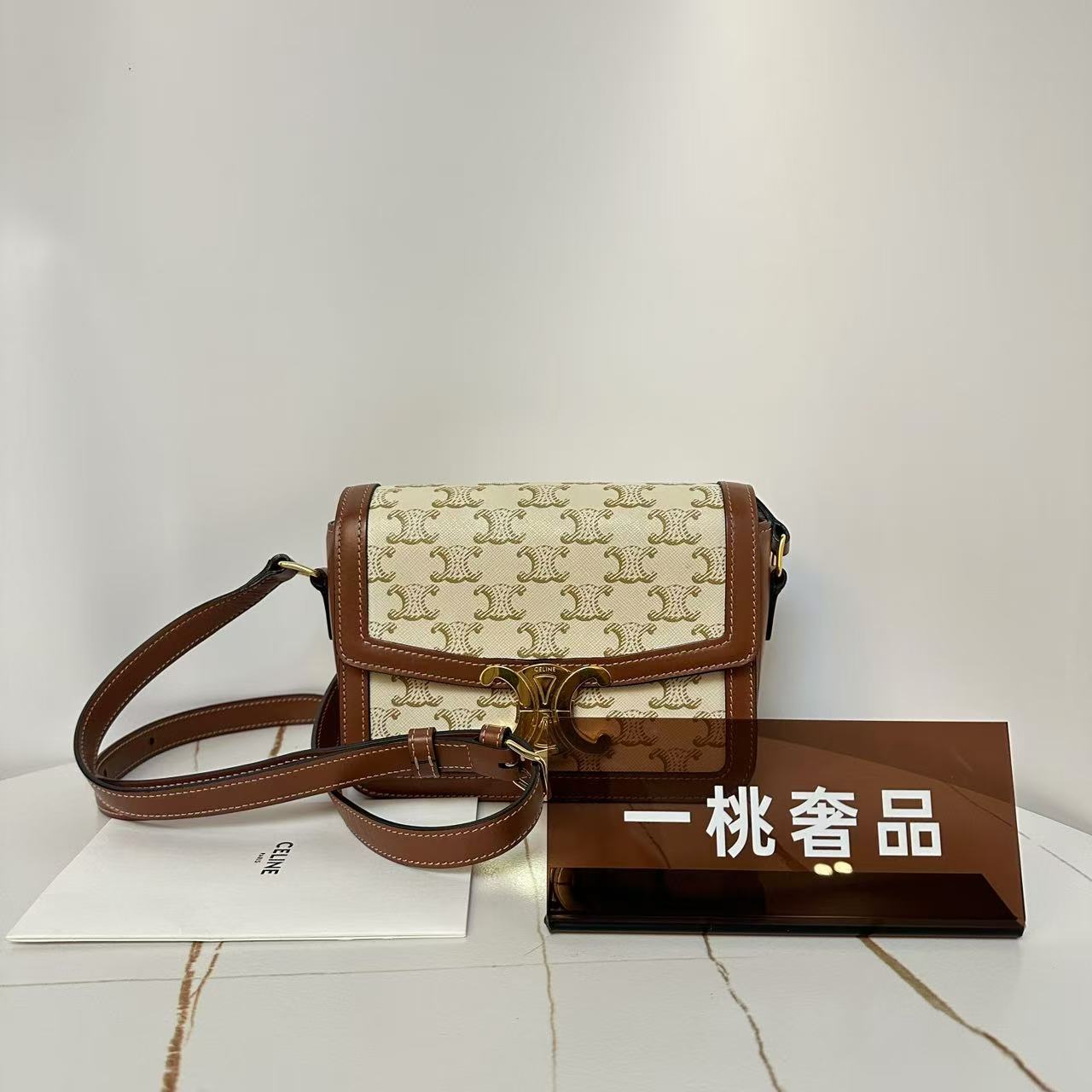 95新 Celine/思琳 一桃/实际98新/思琳 凯旋门白色豆腐斜挎