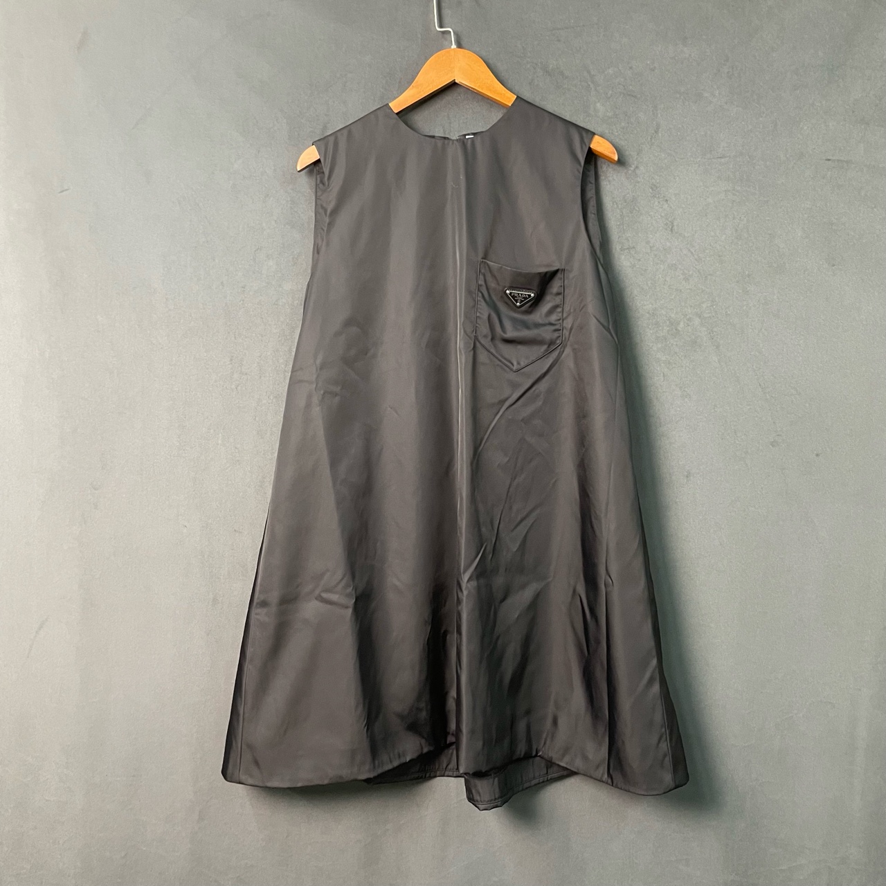 99新 Prada/普拉达  黑色三角标无袖裙 48码