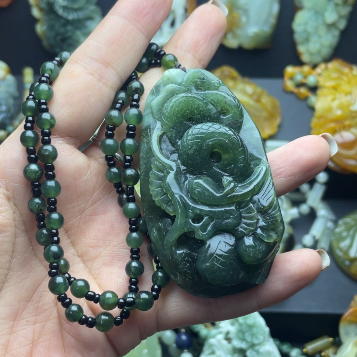 【闪购商品】蛇纹石玉颈饰未镶嵌
