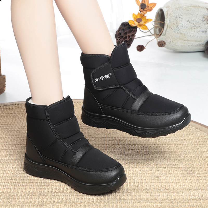 毛毛鞋女冬季新款加绒雪地靴女士轻便软底防滑防水棉鞋短靴妈妈鞋