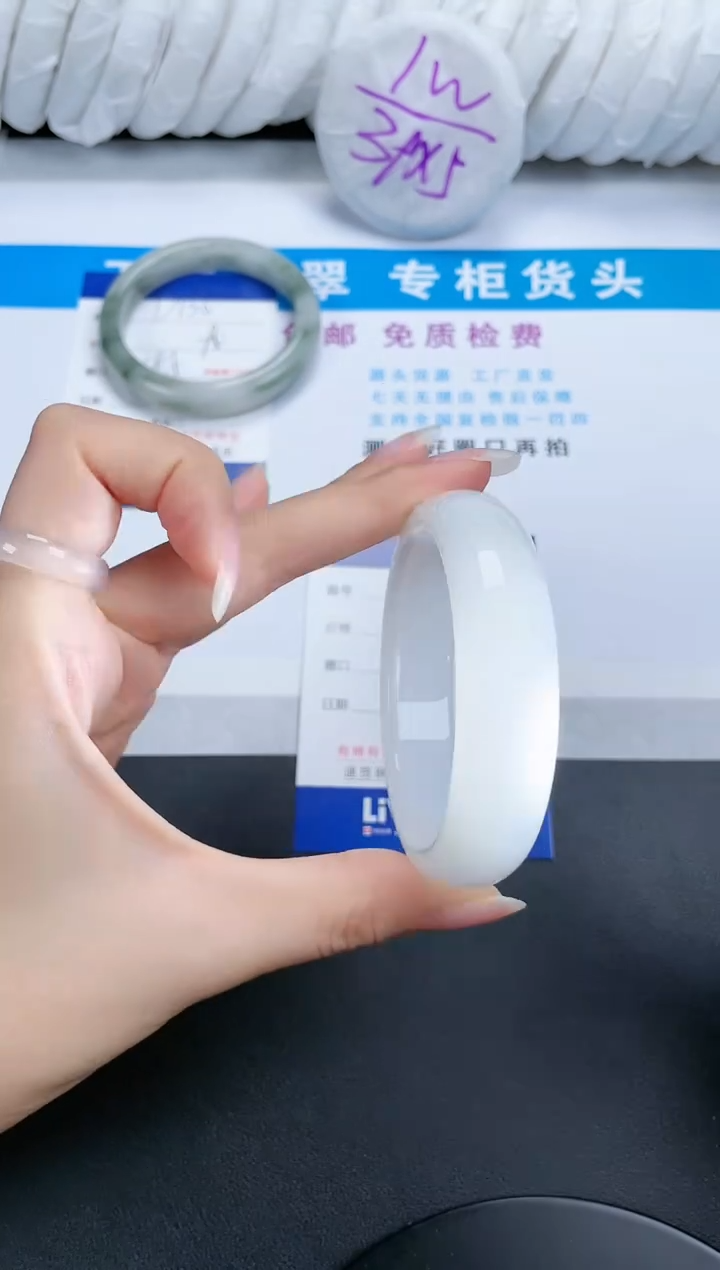 【闪购商品】石英质玉手镯未镶嵌137-56.4