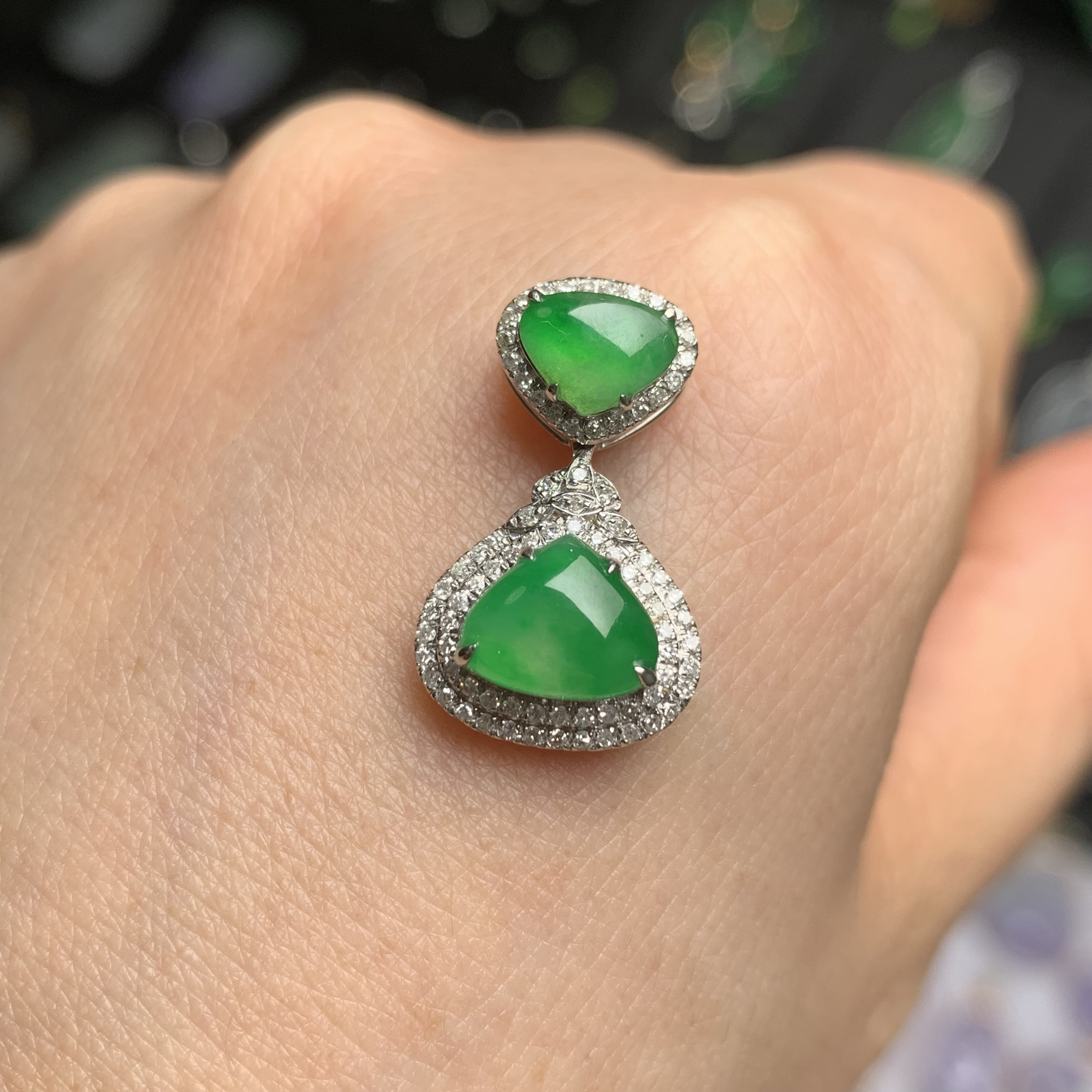 缅甸翡翠A货，18k金镶嵌水滴吊坠