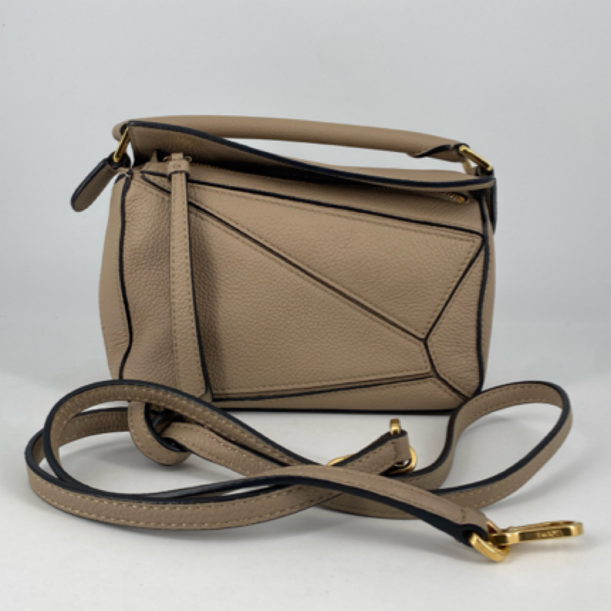 95新 LOEWE/罗意威 puzzle几何斜挎包mini18cm 沙色/JW0382