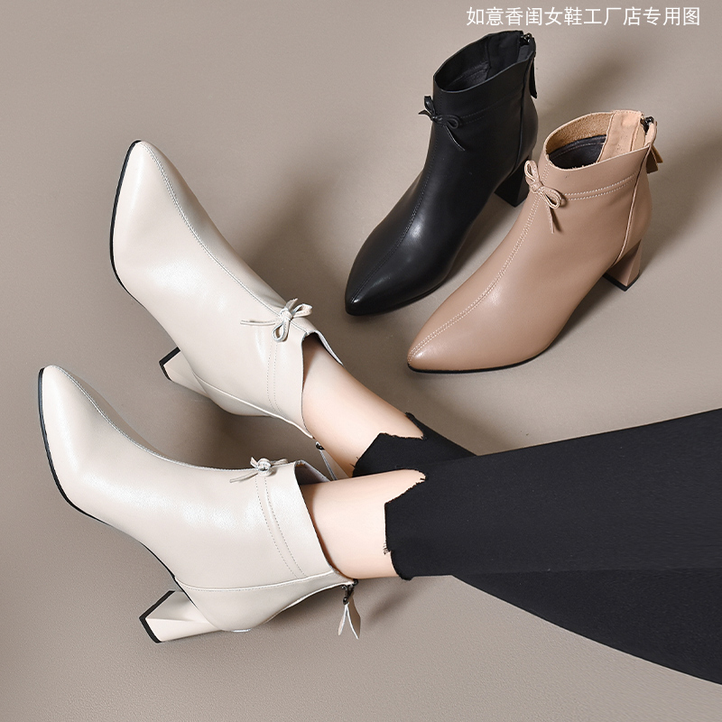 新款洋气小短靴单靴女短靴裸靴软皮软底马丁靴中跟尖头女鞋短靴